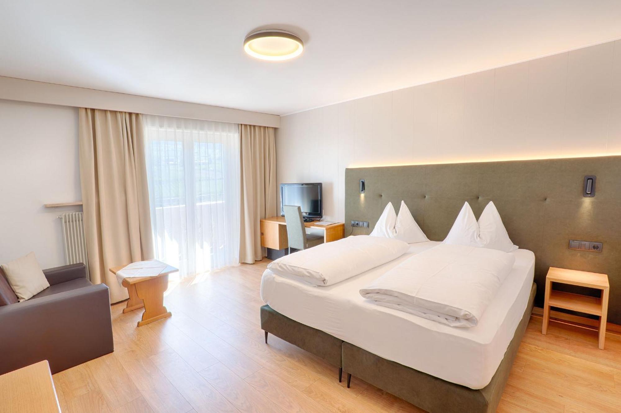 Hotel Lamm Naturns Εξωτερικό φωτογραφία